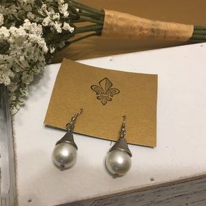 Silver/Pearl Earrings ⚜️